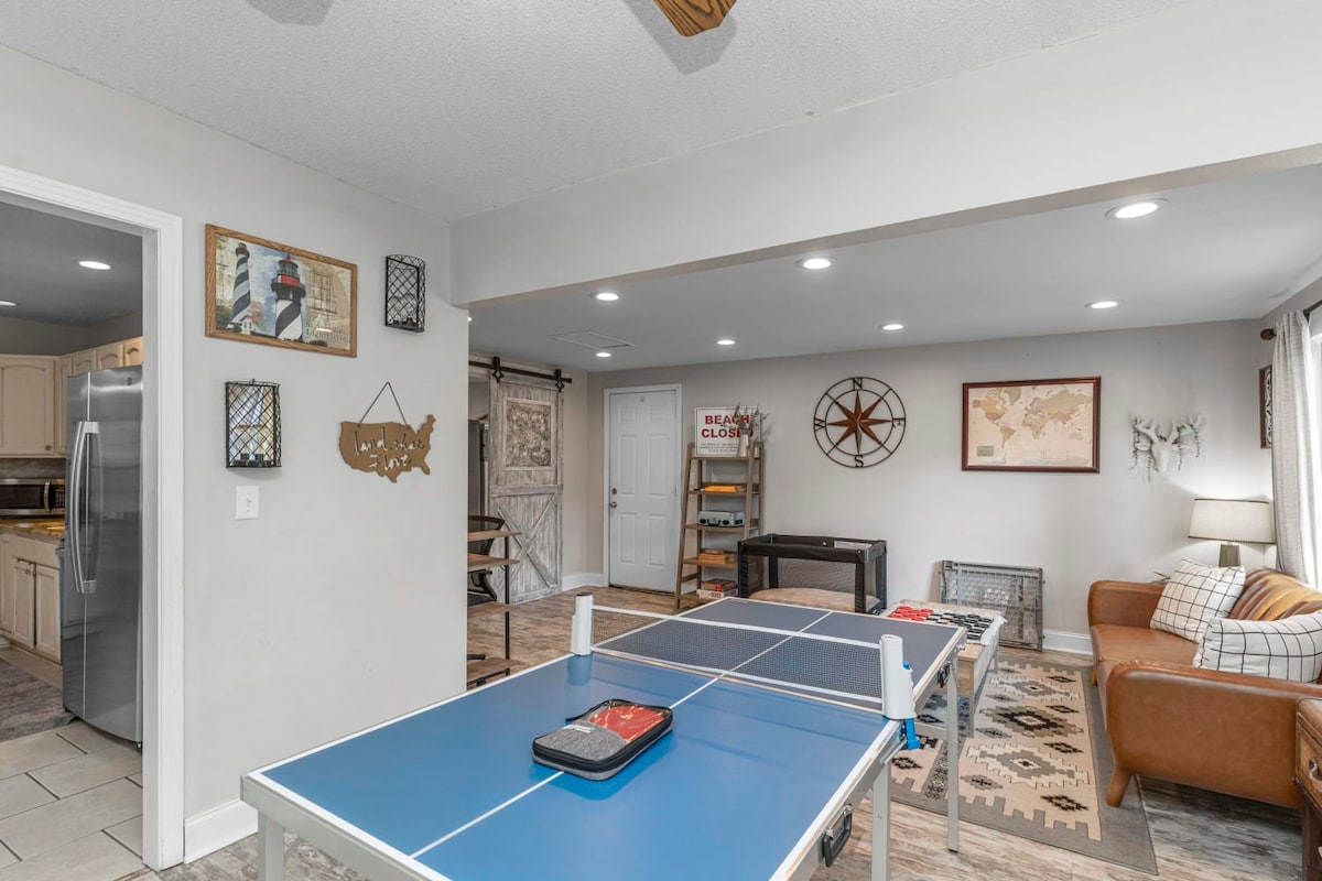 Eclectic | Pickleball, Pong, Fire Pit, & Beach!