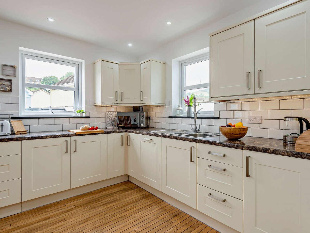 4 Bed in Combe Martin (83502)