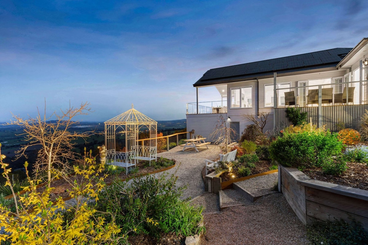 Skyline Views: Yarra Valley's Elevated Escape