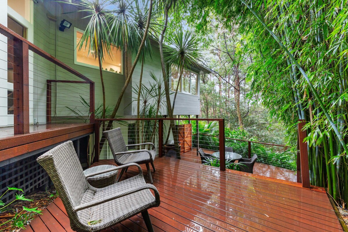 Leafy Retreat with Deck & City Convenience
