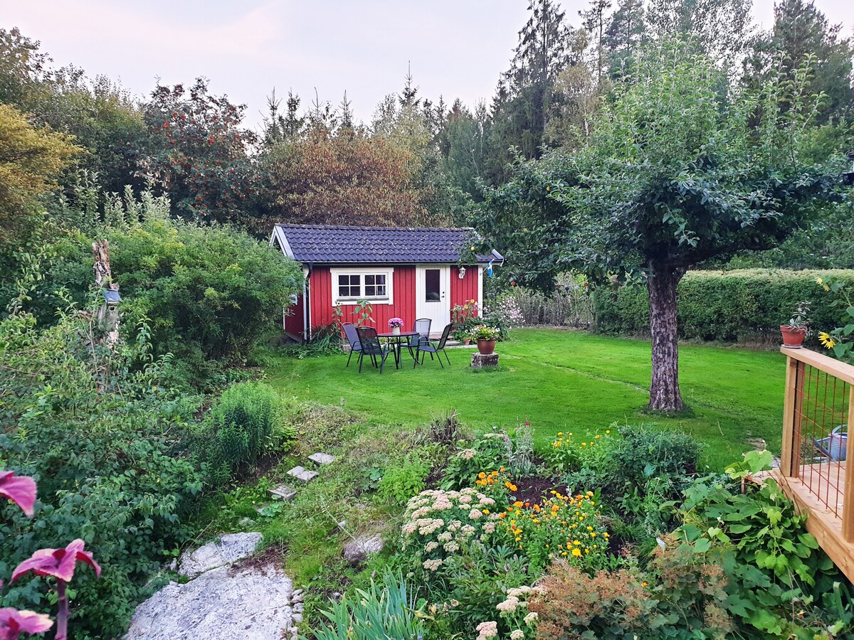 Cozy cottage with beautiful garden in Svängsta, Bl