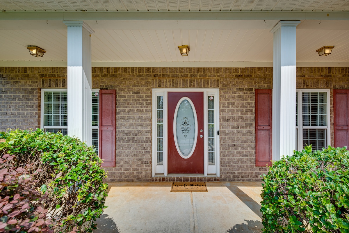 Inviting Austell Home: 14 Mi to Downtown Atlanta!