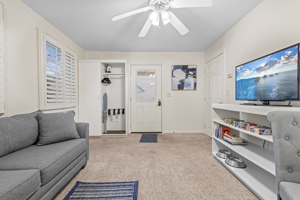 Efficient studio steps from DT Ashland!