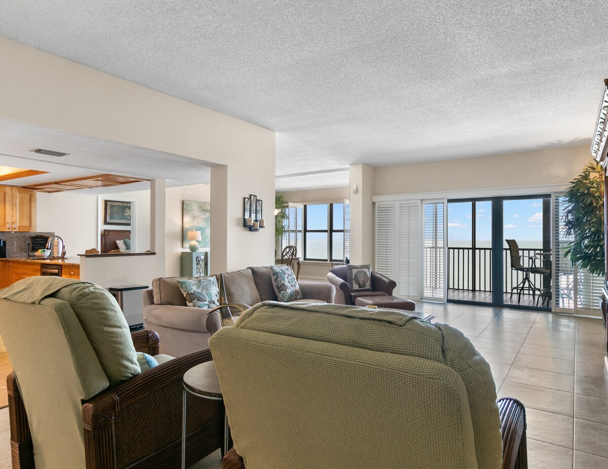 Reflections North 1105 | Beachfront, Pool!