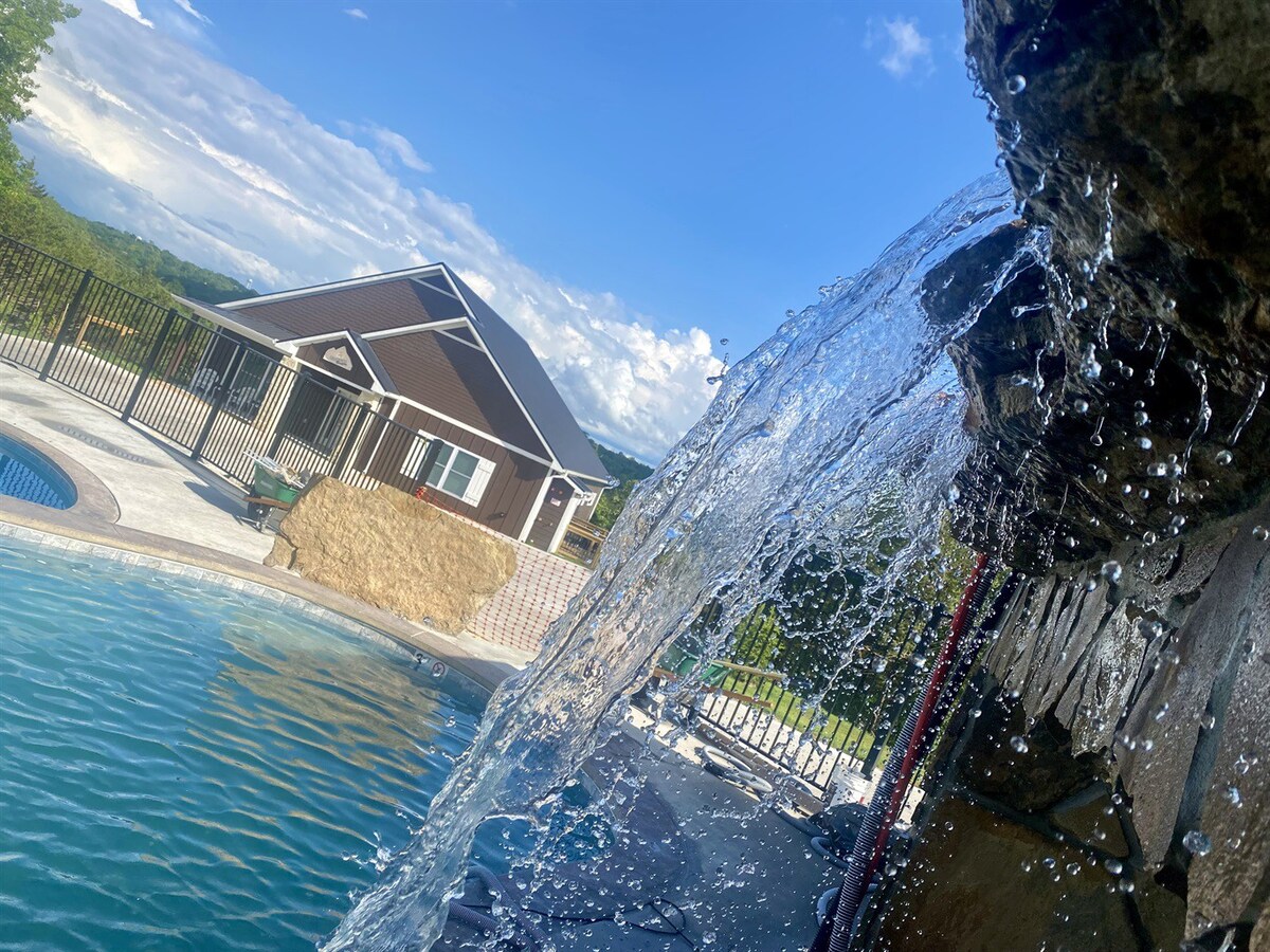 NEW InTown Waterfall/Pool +Family Resort Amenities