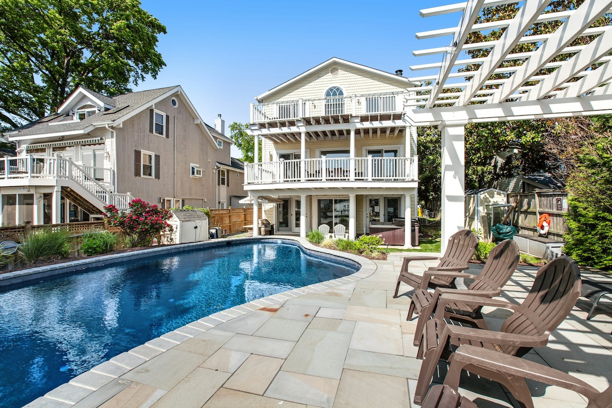 Updated 6BR Lakefront Dog Friendly | Private Pool