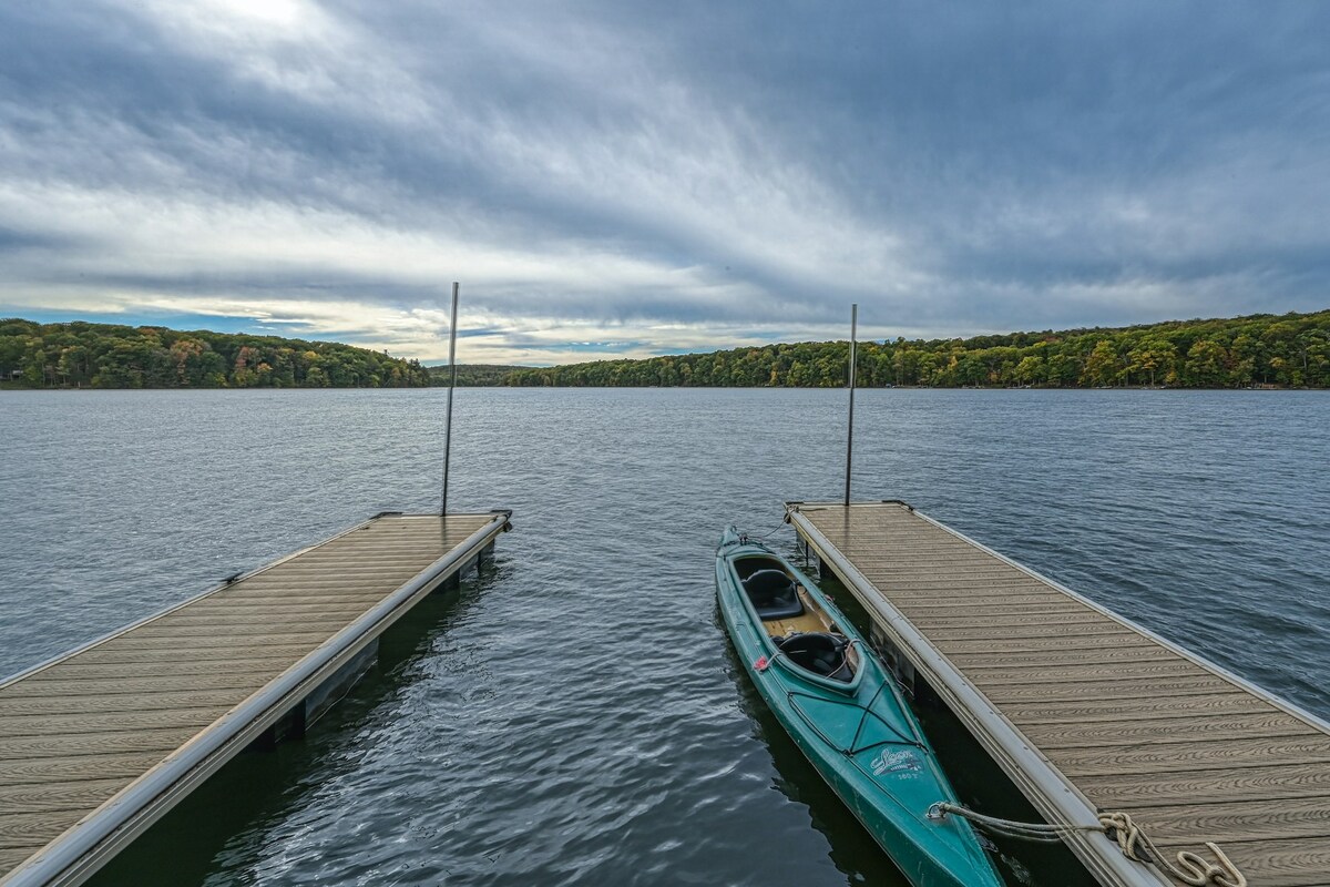 3BR Lakefront Dog Friendly | Dock | Fireplace