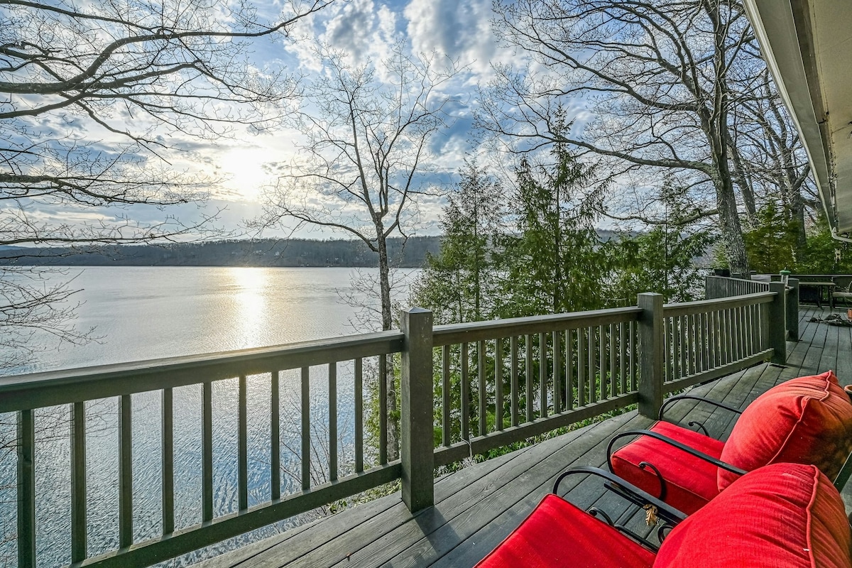 3BR Lakefront Dog Friendly | Dock | Fireplace