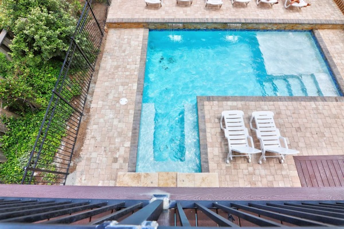 Pool, Hot Tub, Ocean Front - Paradise in the Sun!