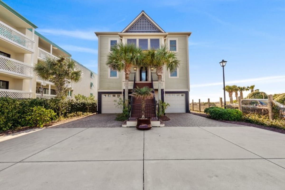 Pool, Hot Tub, Ocean Front - Paradise in the Sun!