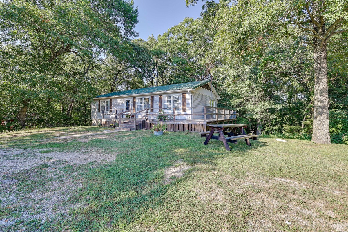 Peaceful Cassville Vacation Rental - Hike & Fish!