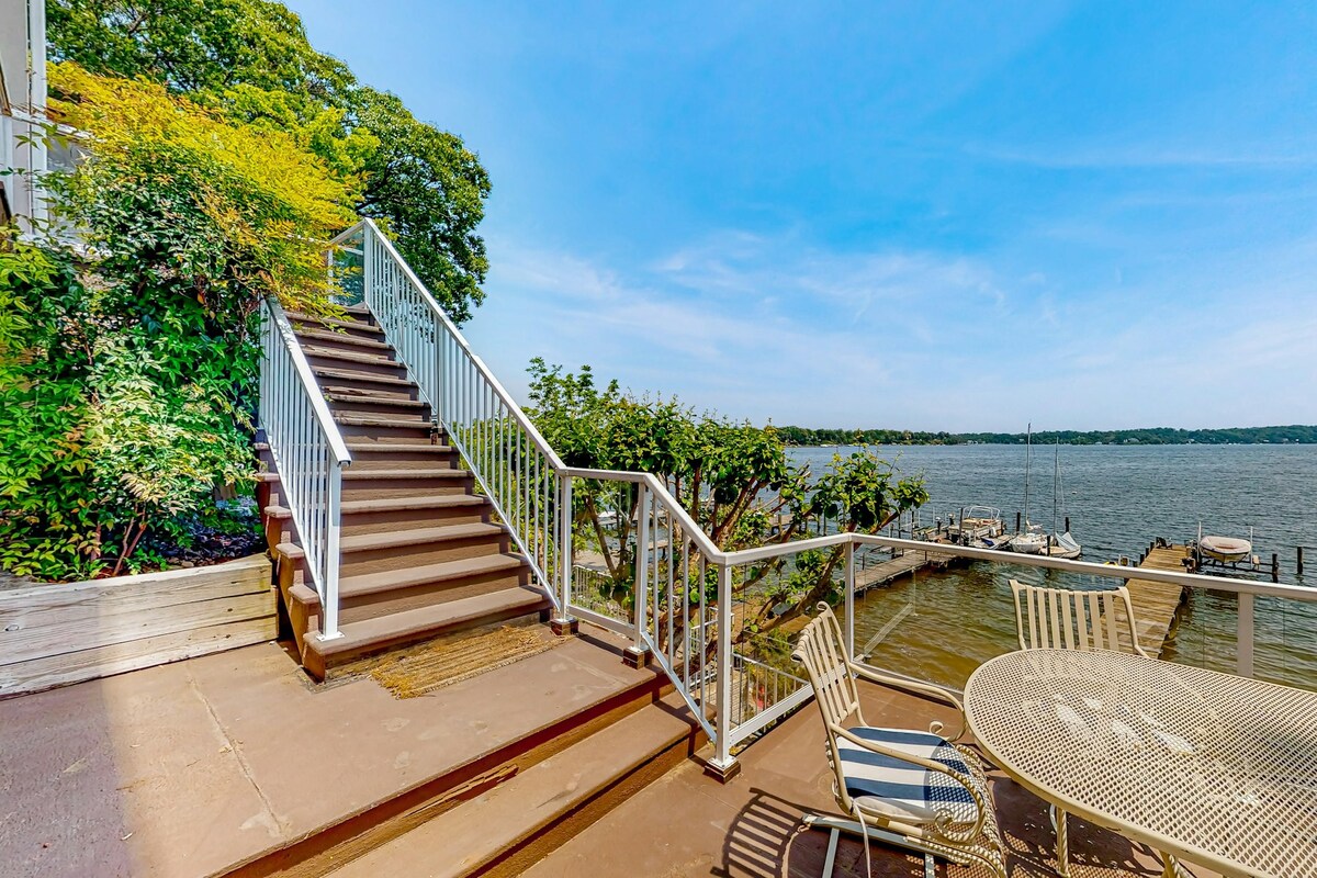 3BR riverfront home with dock, fireplace, & grill