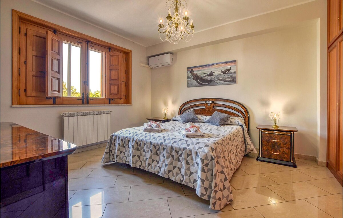 Home in Santa Venerina , WiFi and 3 Bedrooms