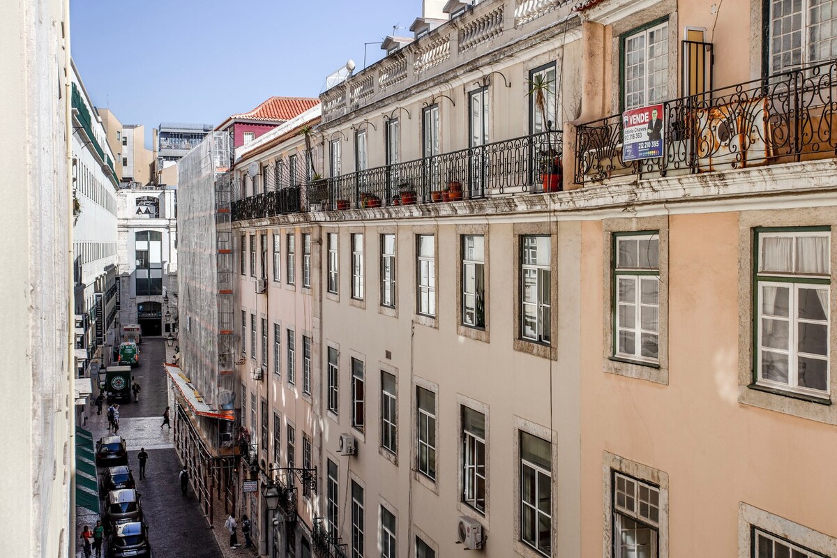 Blueground | Chiado, fully equipped