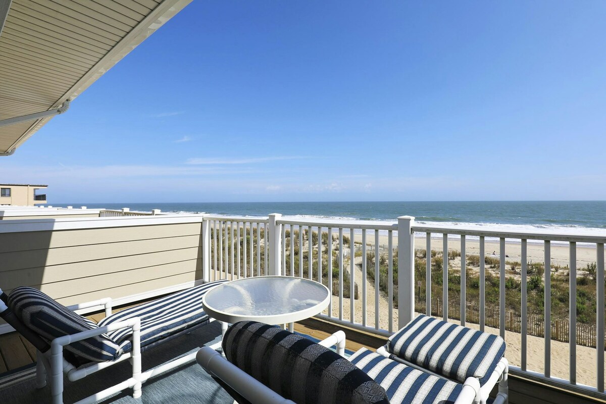 Modern 4BR Oceanfront | Balcony | W/D