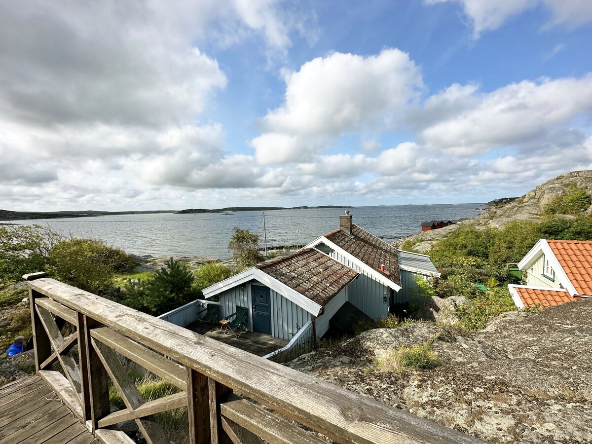Unique fisherman's cottage located by the sea in S