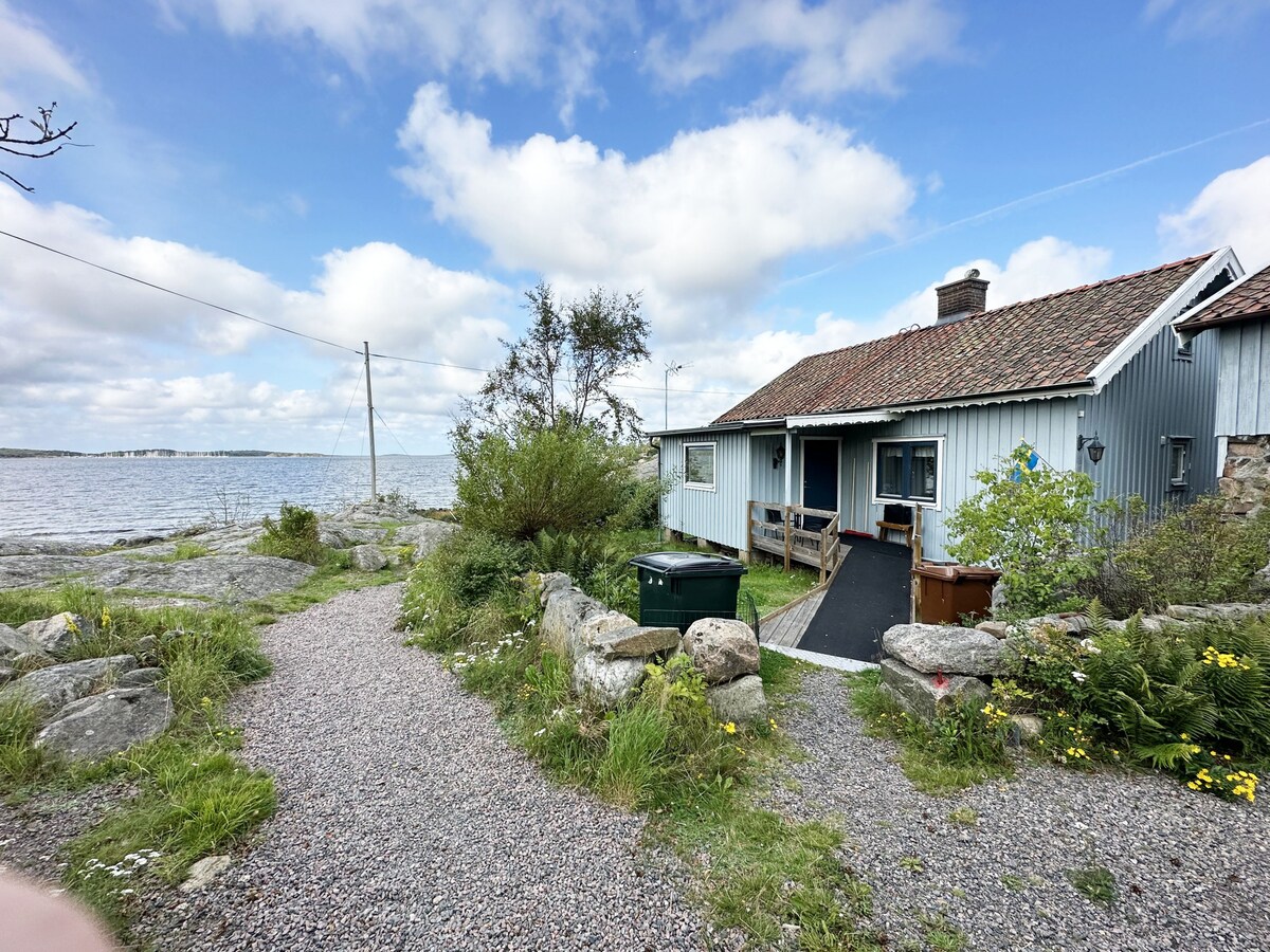 Unique fisherman's cottage located by the sea in S
