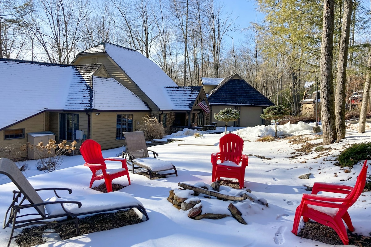 Enchanting 5BR Lakefront | Hot Tub