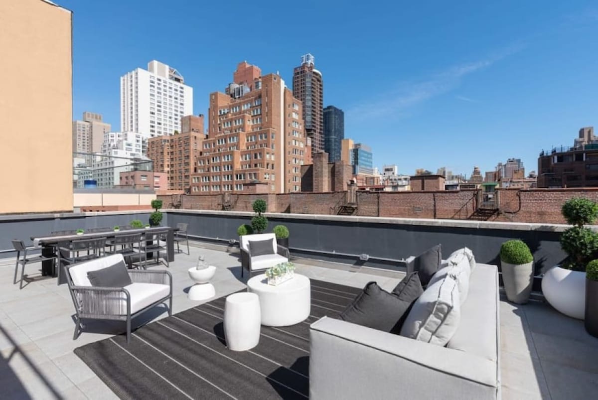 3BR Penthouse with Massive Private Rooftop