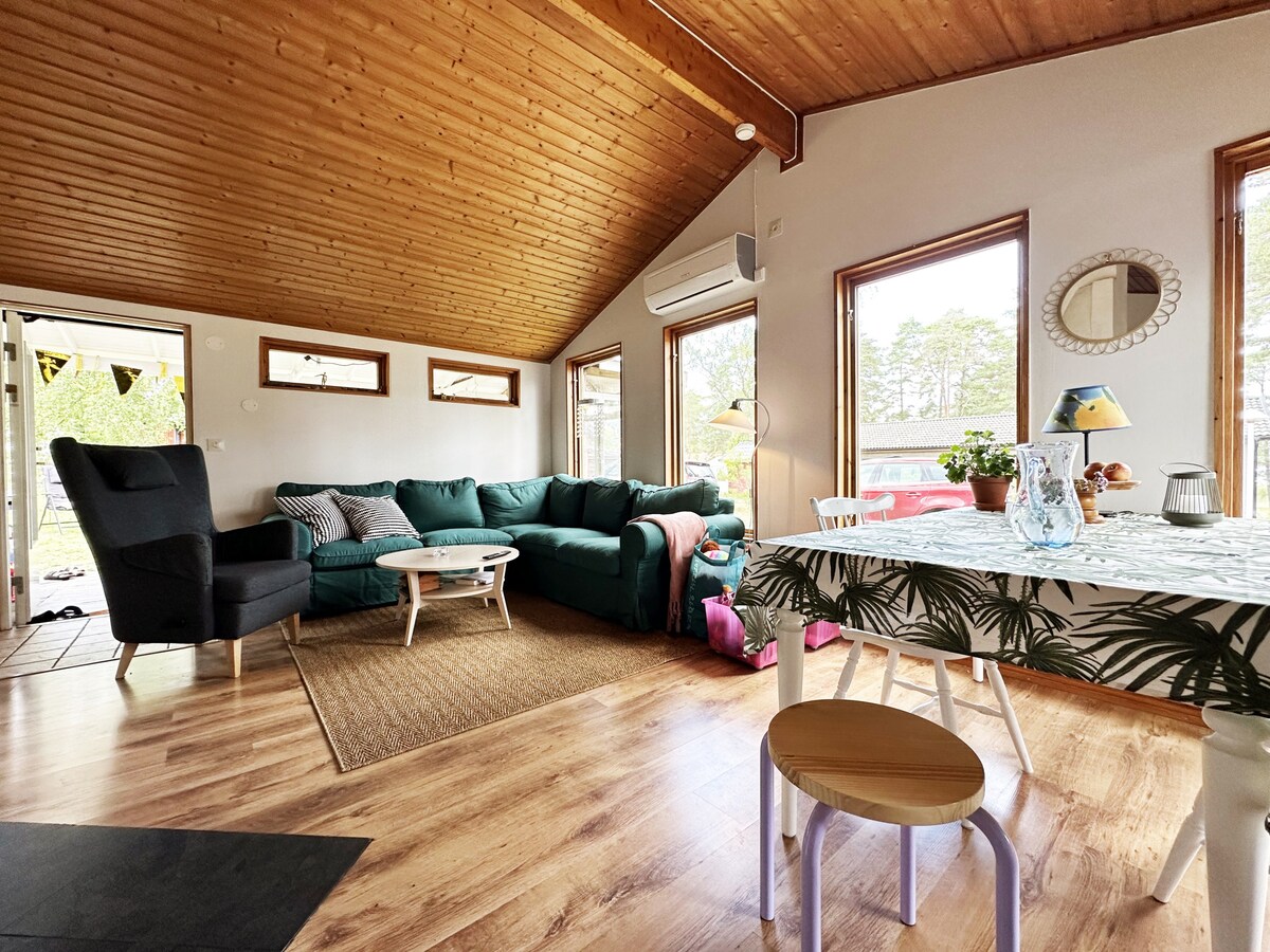 Cozy cottage by a lovely family bath at Oknö | Se0