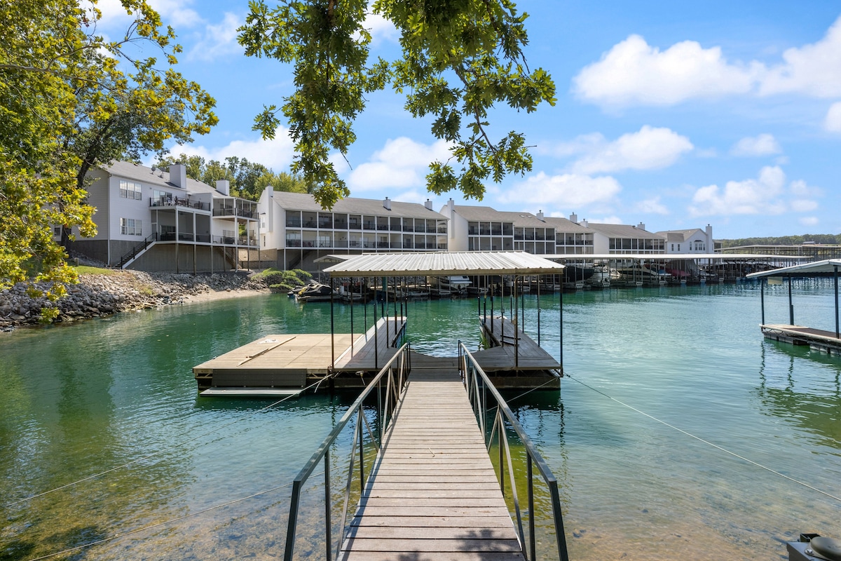 Luxury waterfront lakehouse w/ private dock, views