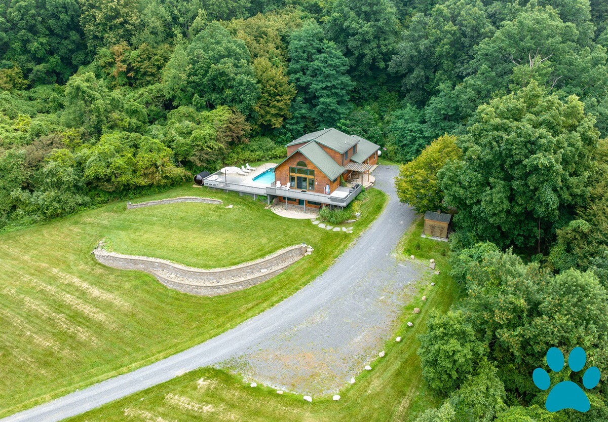 Alpine Retreat: Luxury Chalet in Finger Lakes!