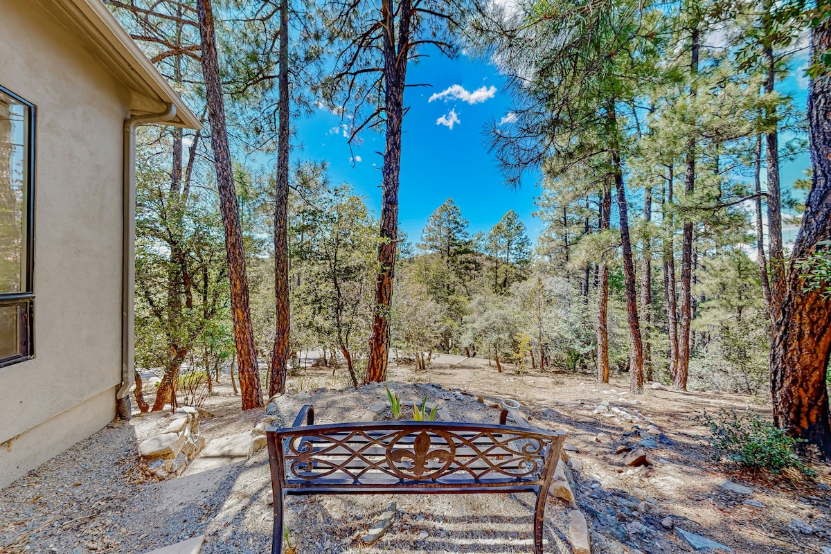 5BR dog friendly mountain view retreat with deck