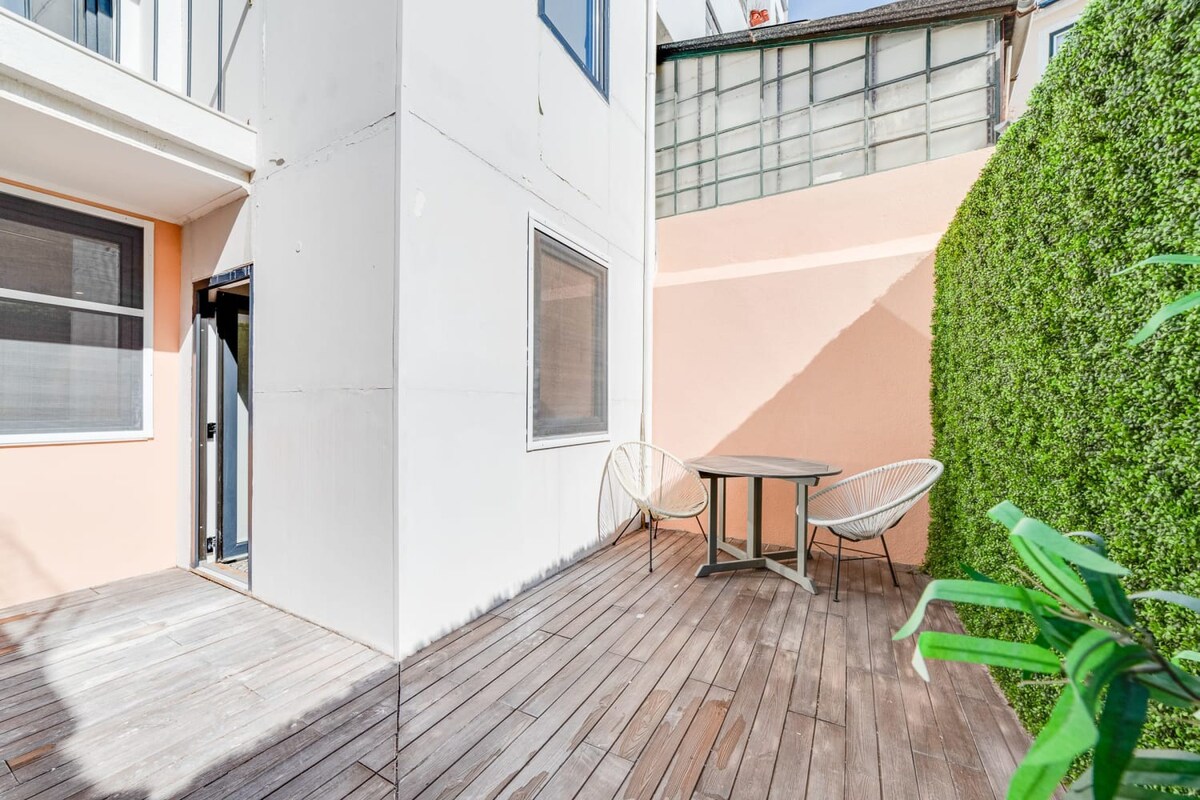 Lapa Charm Apartements with Patio