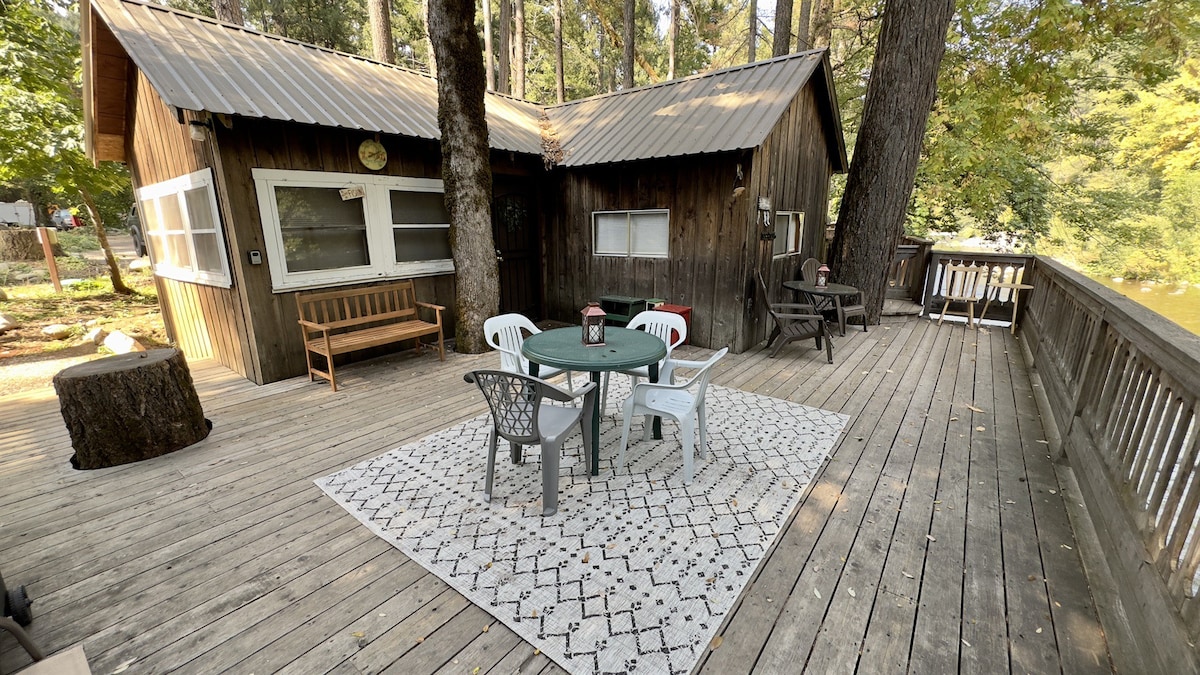 Kells Cabins, Two Cabins on the Upper Sacramento R