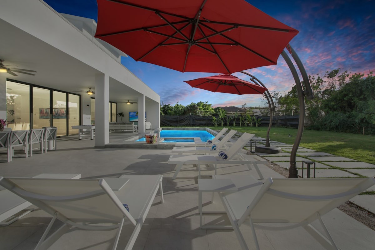 Palmas 16: NEW lux w/ pool, full staff & golf cart