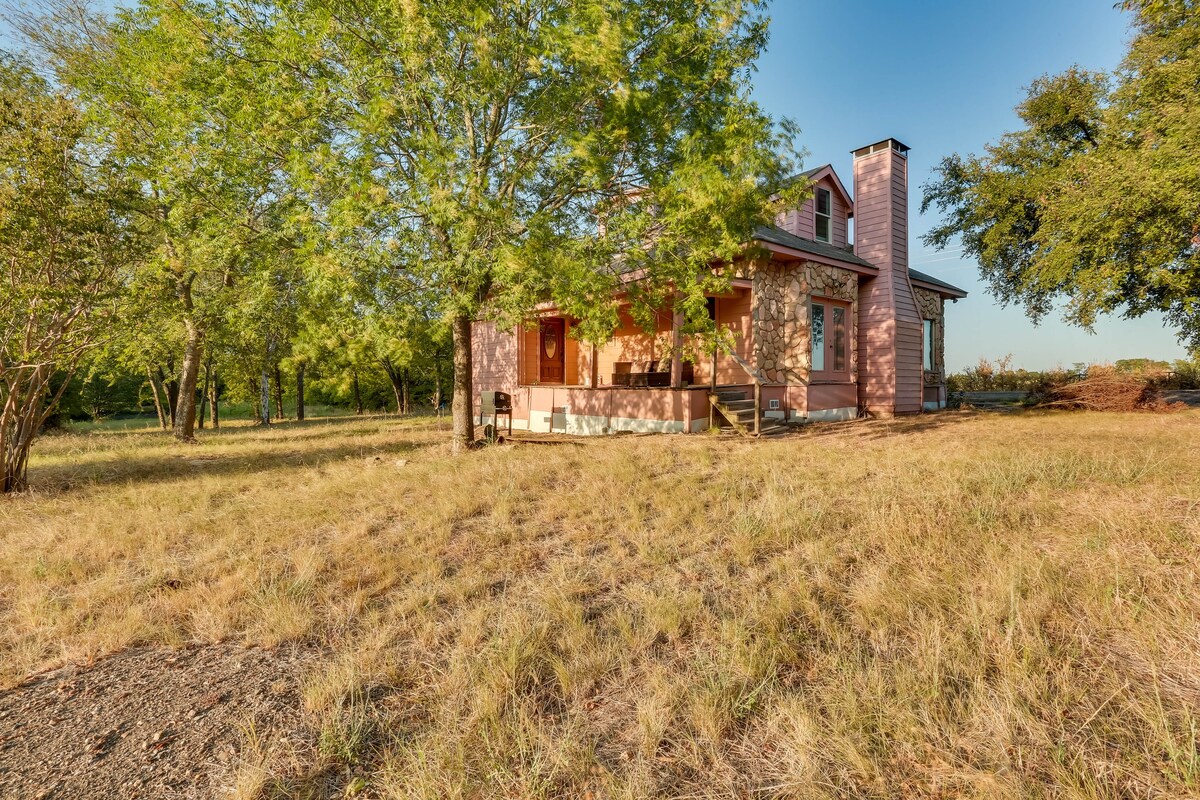 Texas Country Cottage on 15 Acres!