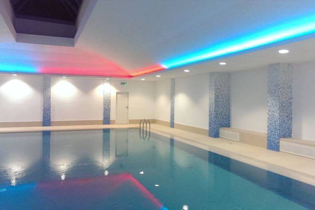Spacious Apartment Swimming Pool Gym Sauna WWA40