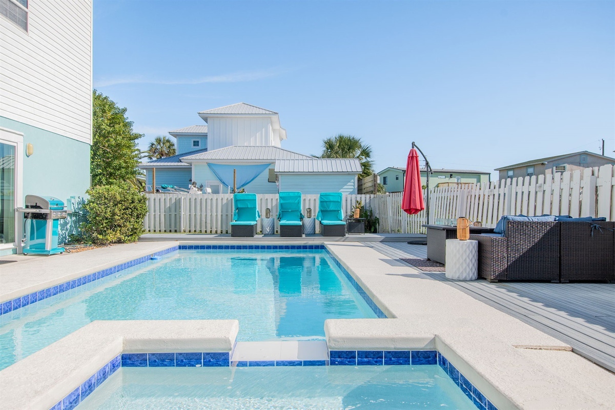 3 min Walk to Beach, Heated Pool/HotTub, Game Rm