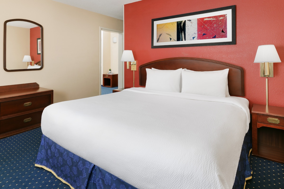 Relax to our Spacious Room l NO Cleaning fee