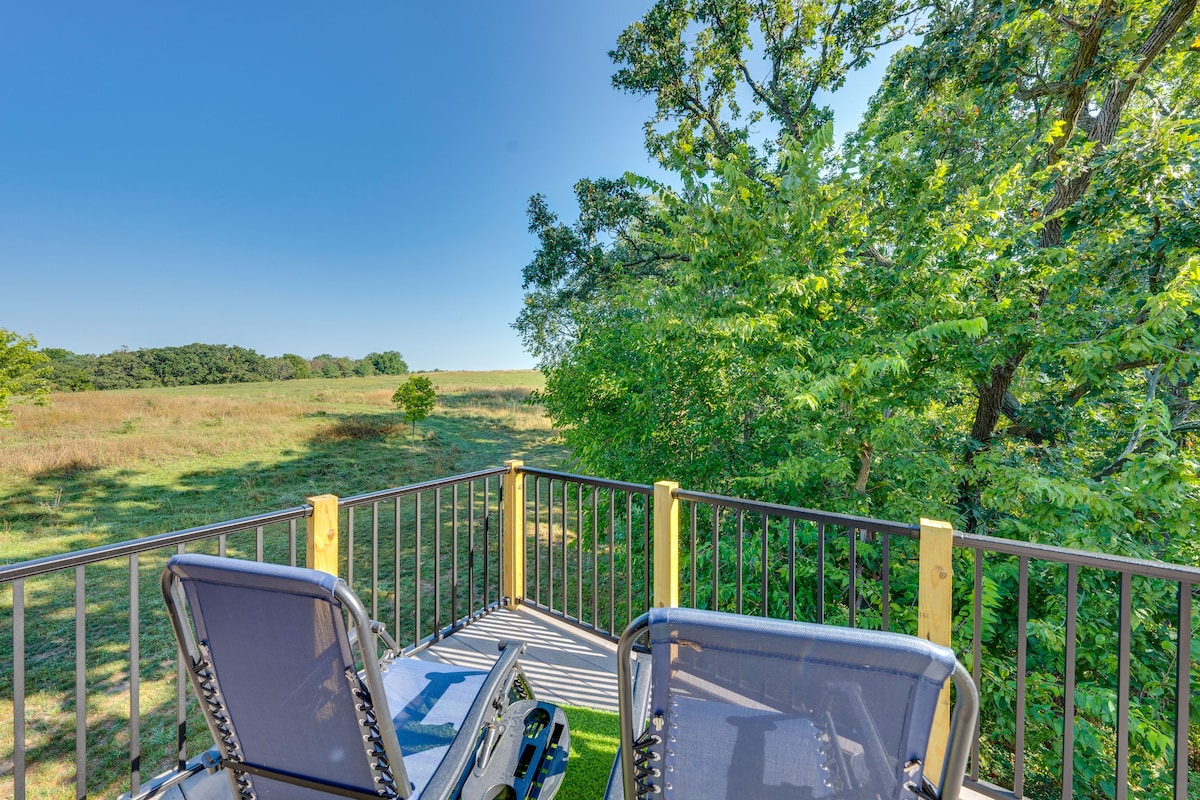 Airy Belleville Guest House with Deck!