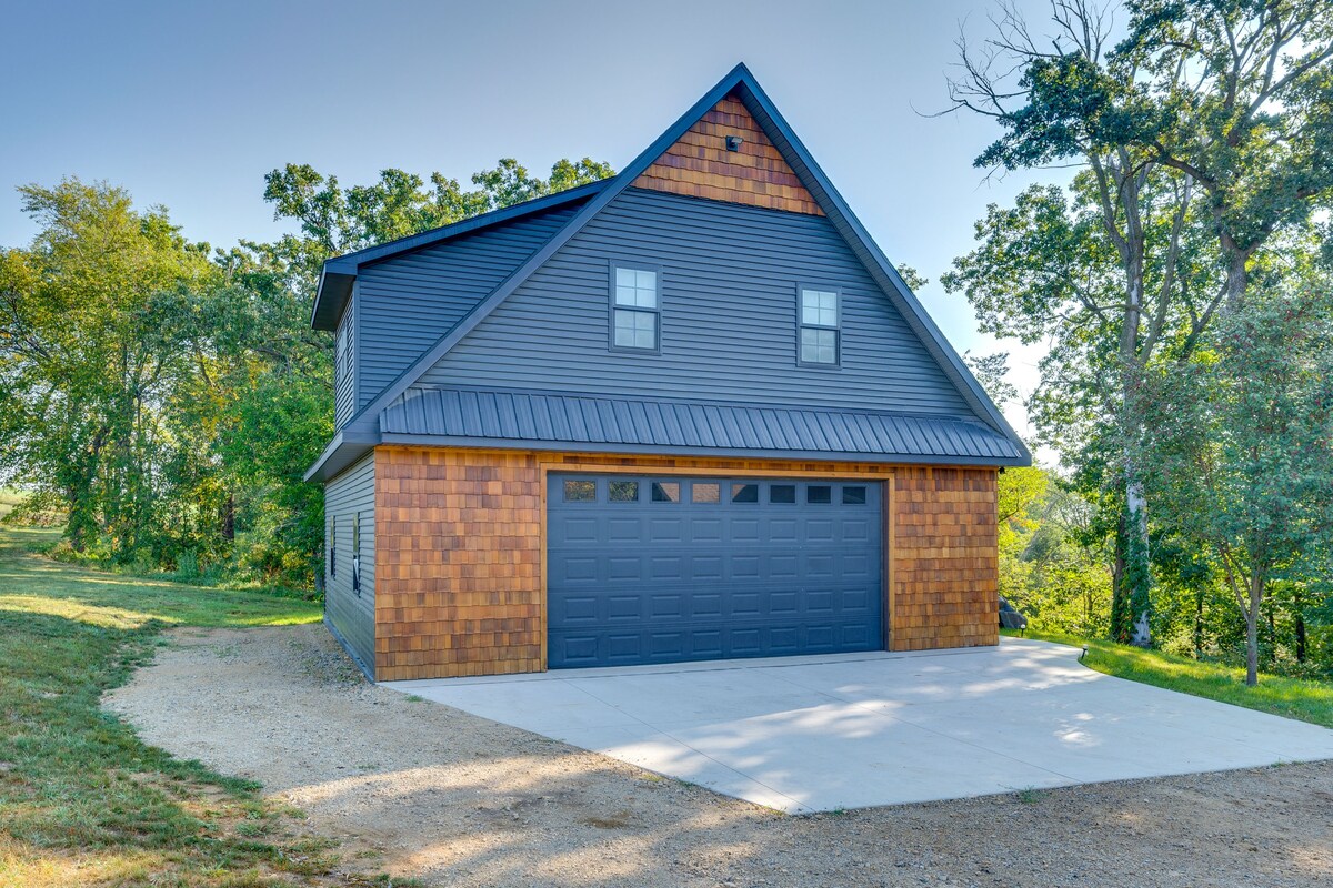 Airy Belleville Guest House with Deck!