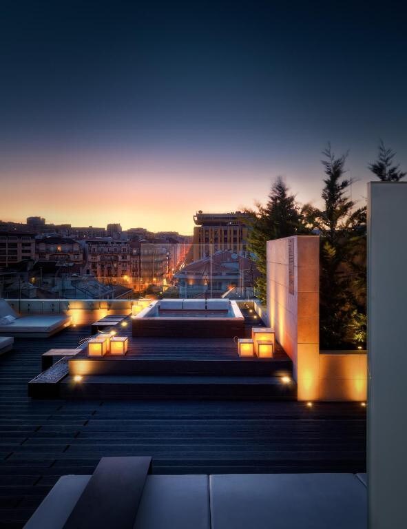 City Escape in Lisbon! Rooftop Sundeck and Jacuzzi