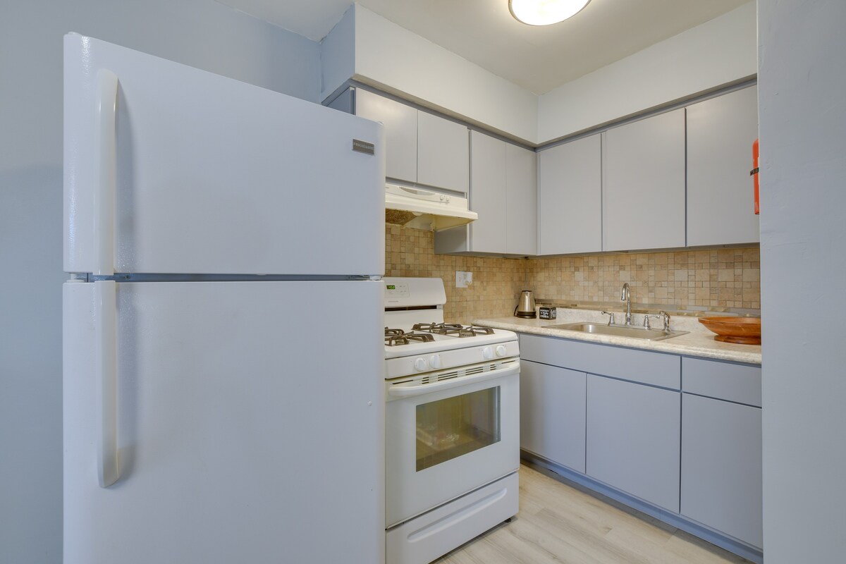 Cozy Chicago Studio Rental ~ 14 Mi to Downtown!