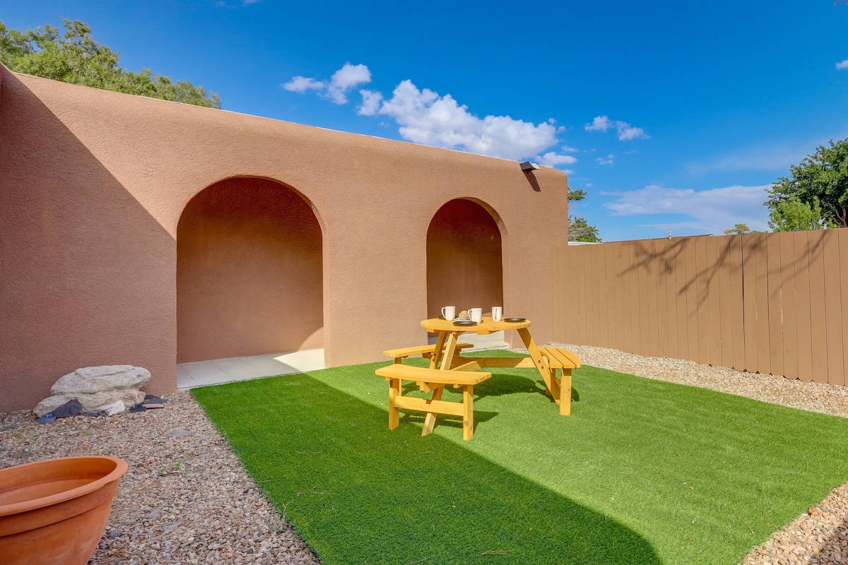 Albuquerque Home w/ Hot Tub + Putting Green!