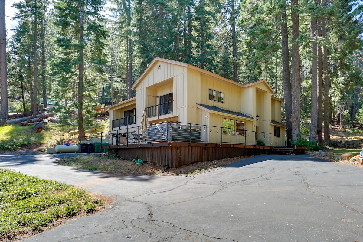 Westwood Lakefront Cabin w/ Hot Tub & Boat Dock!