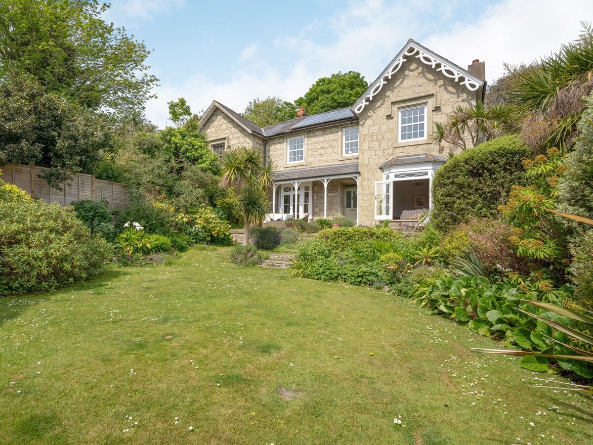 5 Bed in Bonchurch (IC076)