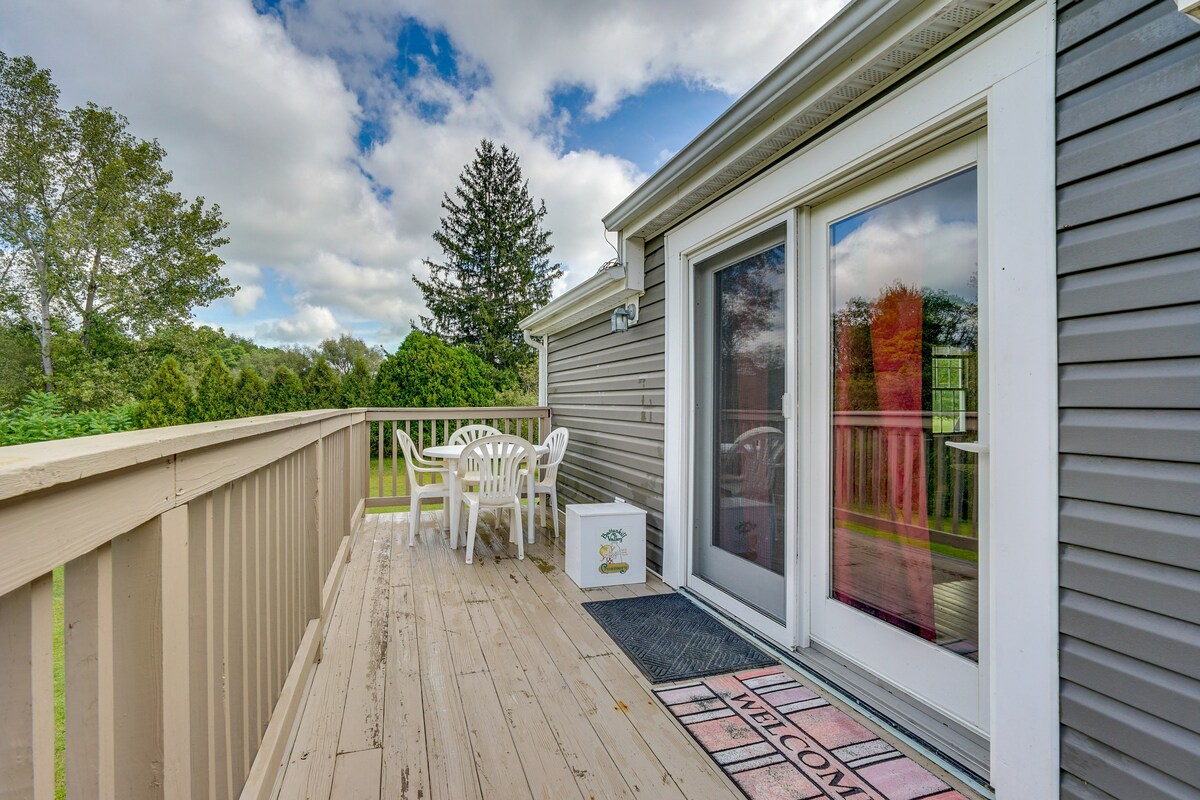 Buskirk Vacation Rental w/ Deck & Putting Green!