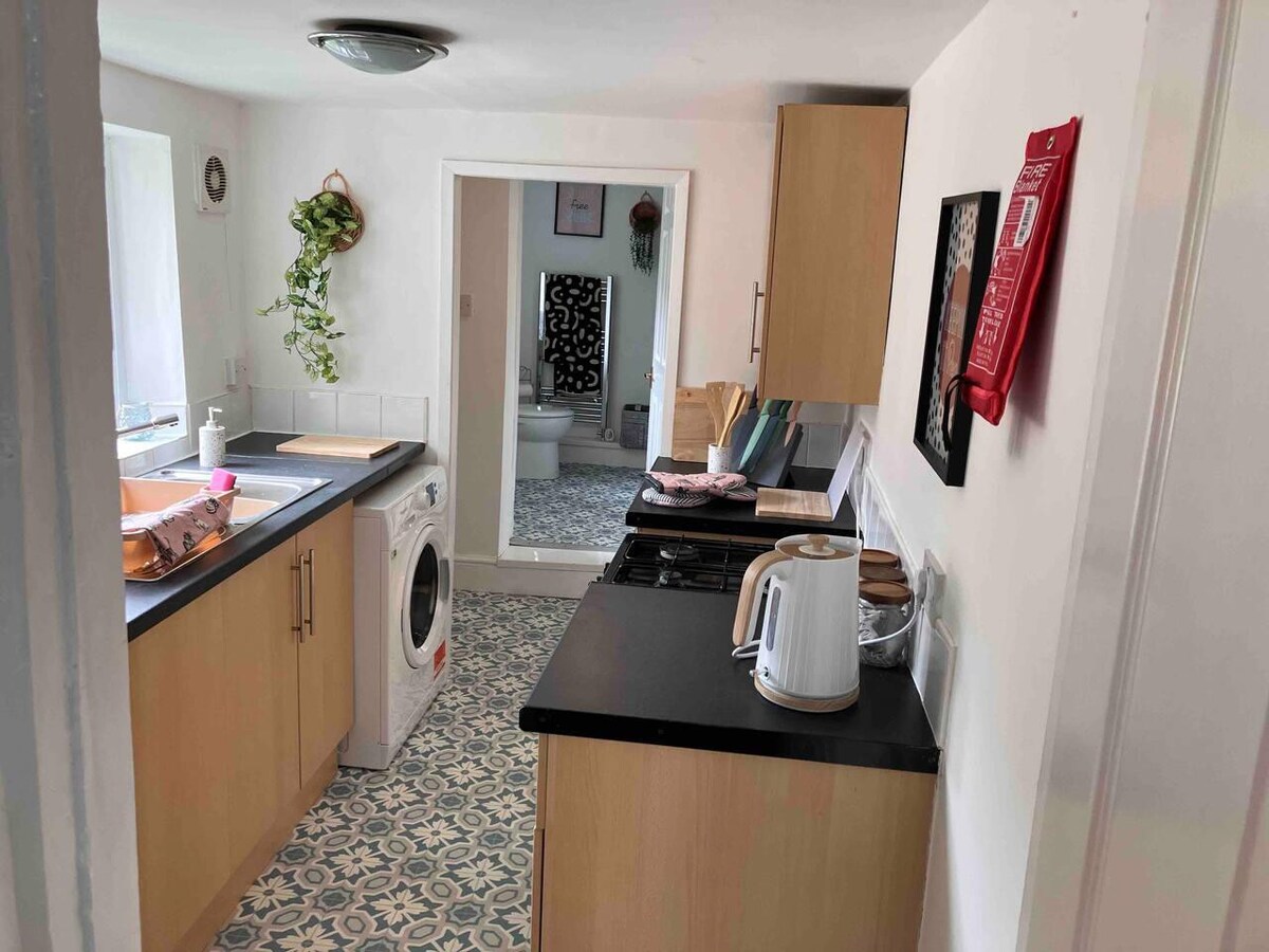 Inviting 3-Bed House in Sunderland, WiFi, Parking