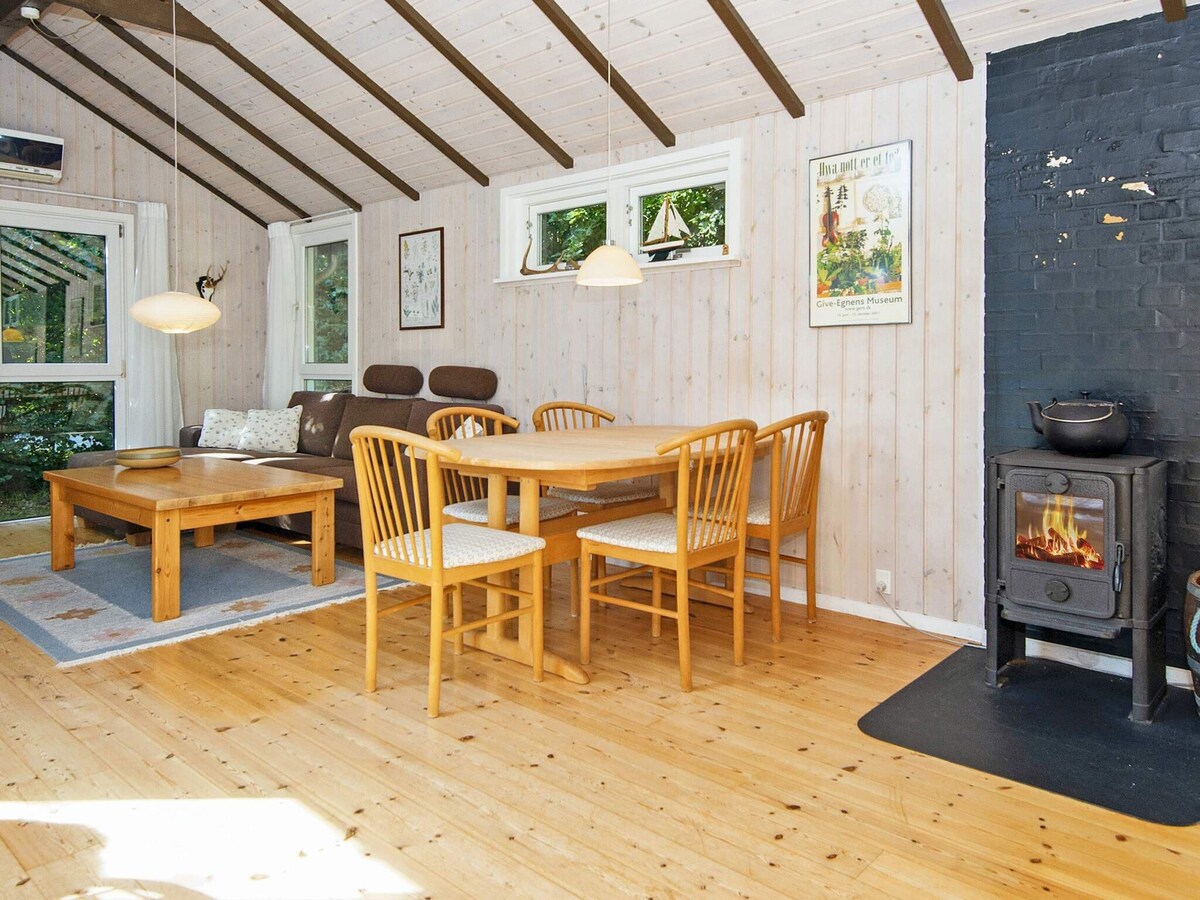 6 person holiday home in glesborg