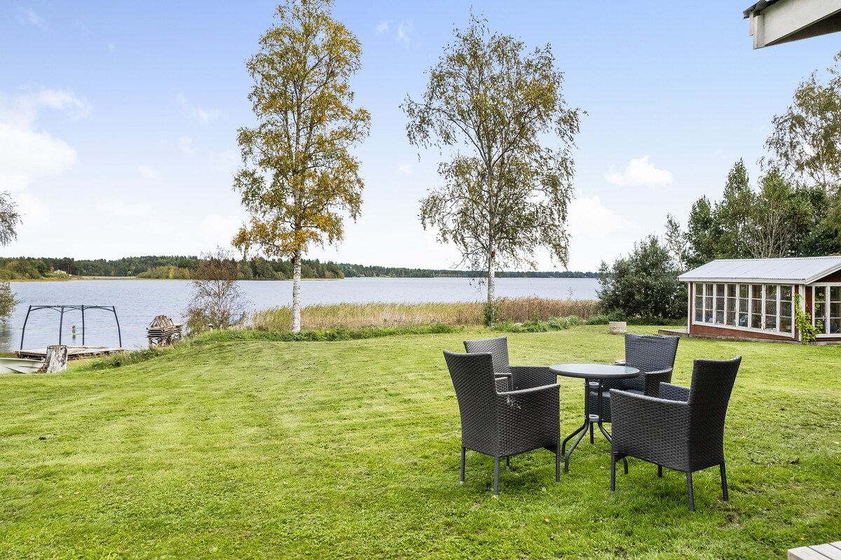 Idyllic cottage nearby Hudiksvall with lake view |