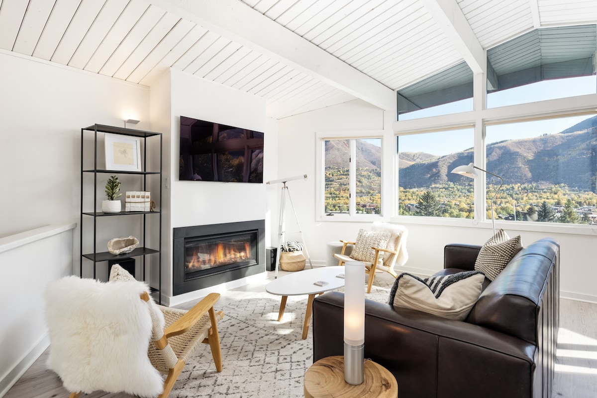 Views, Location & Pool! Aspen Ski In, Ski Out 2/2