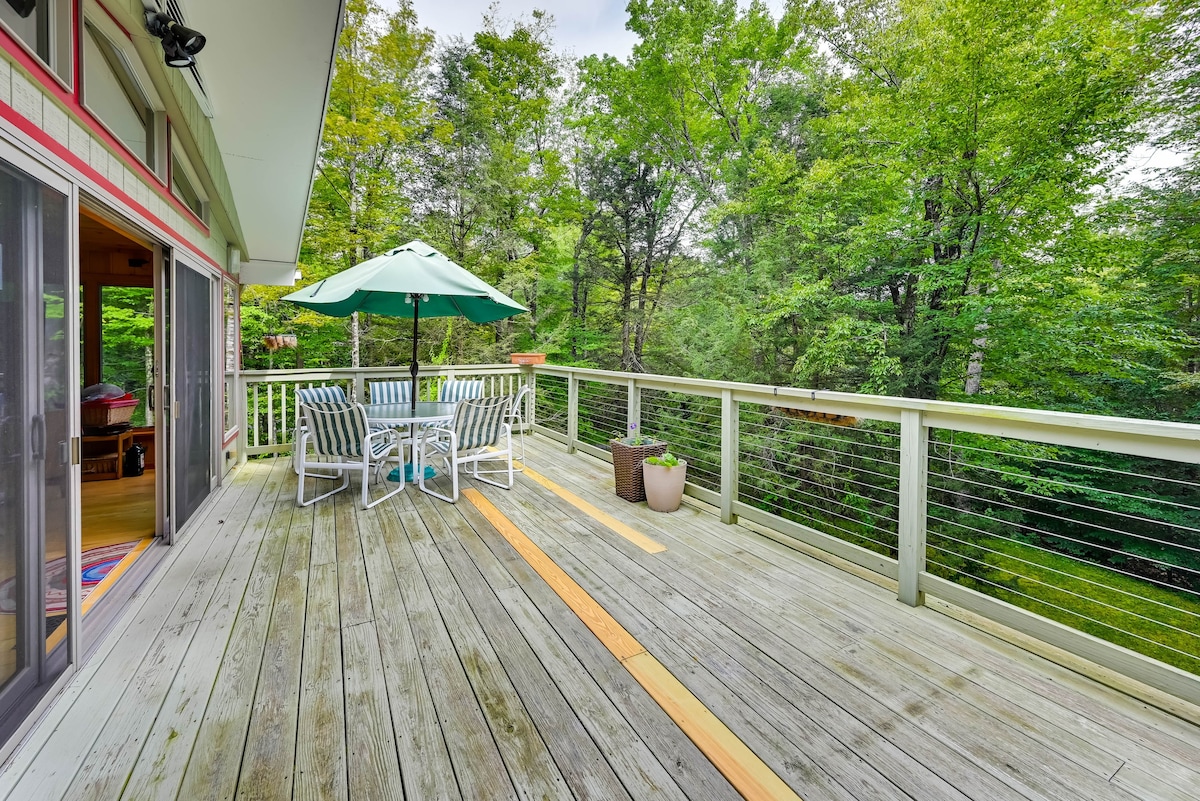 Spacious Tolland Home w/ Deck + Screened Porch!