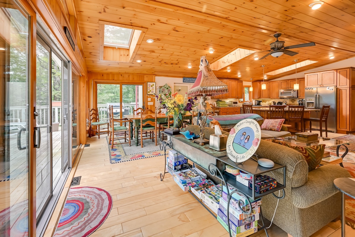 Spacious Tolland Home w/ Deck + Screened Porch!