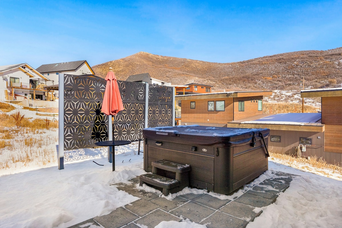 Open 4BR Mountainview | Hot Tub | Fireplace