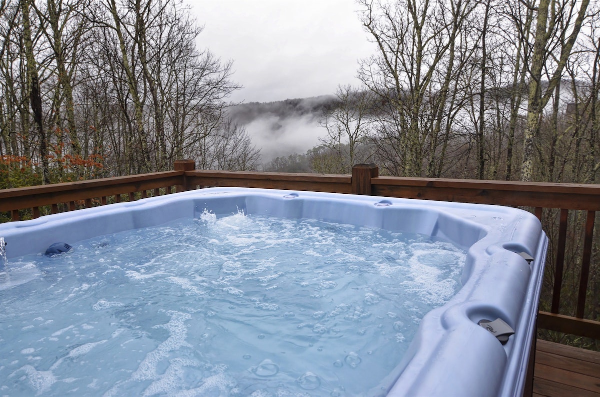 Mtn. Cabin, Fire Pit, Hot Tub, Sunset Views, 2BR